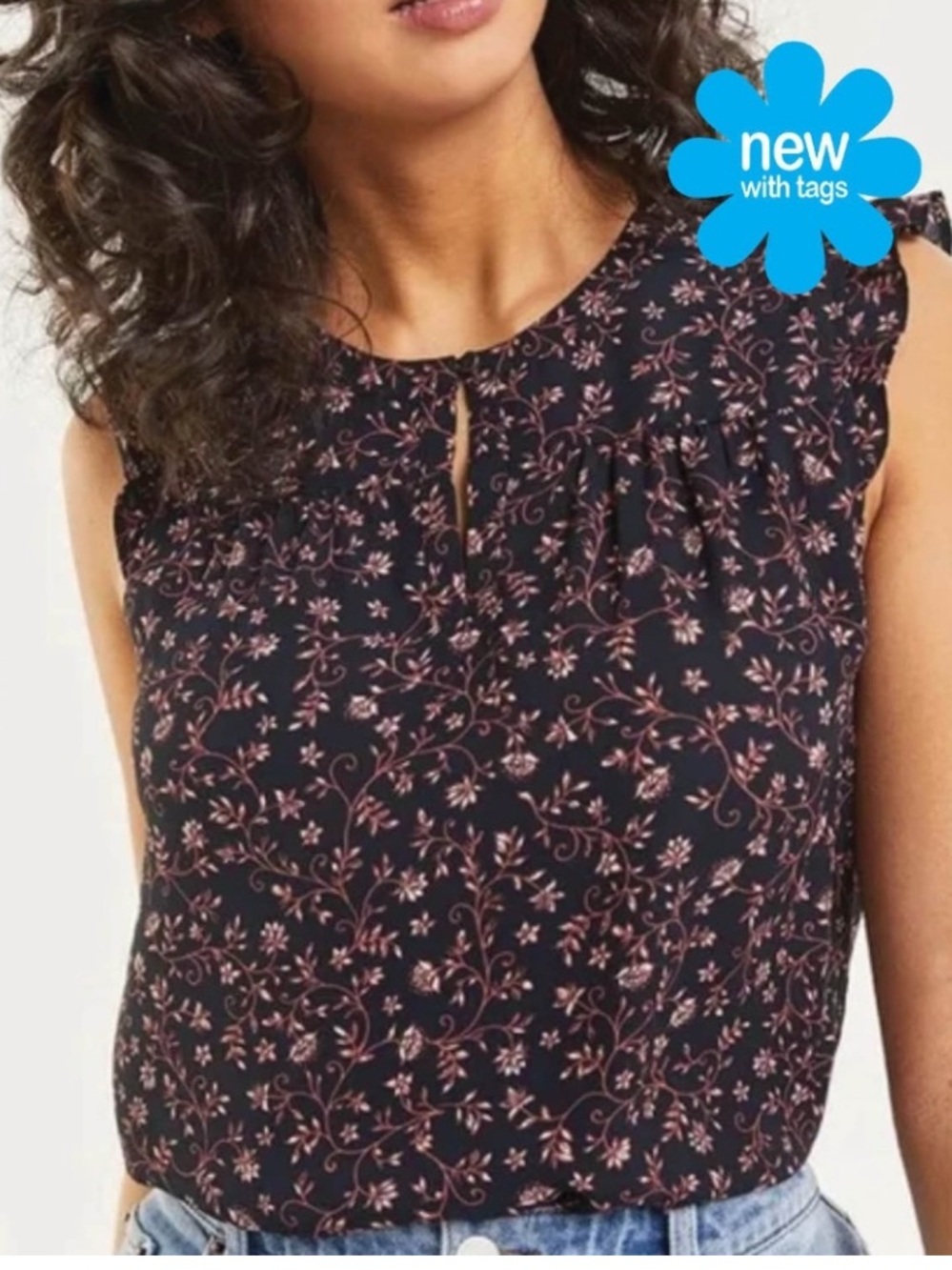 NWT 🦋 Ruffle Split Neck Blouse | Small